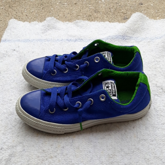 Converse boys shoe size 4 - Picture 4 of 7